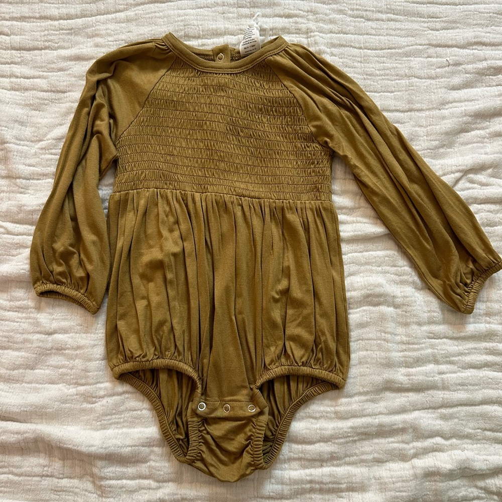 Kate Quinn Bubble Romper NWT✨